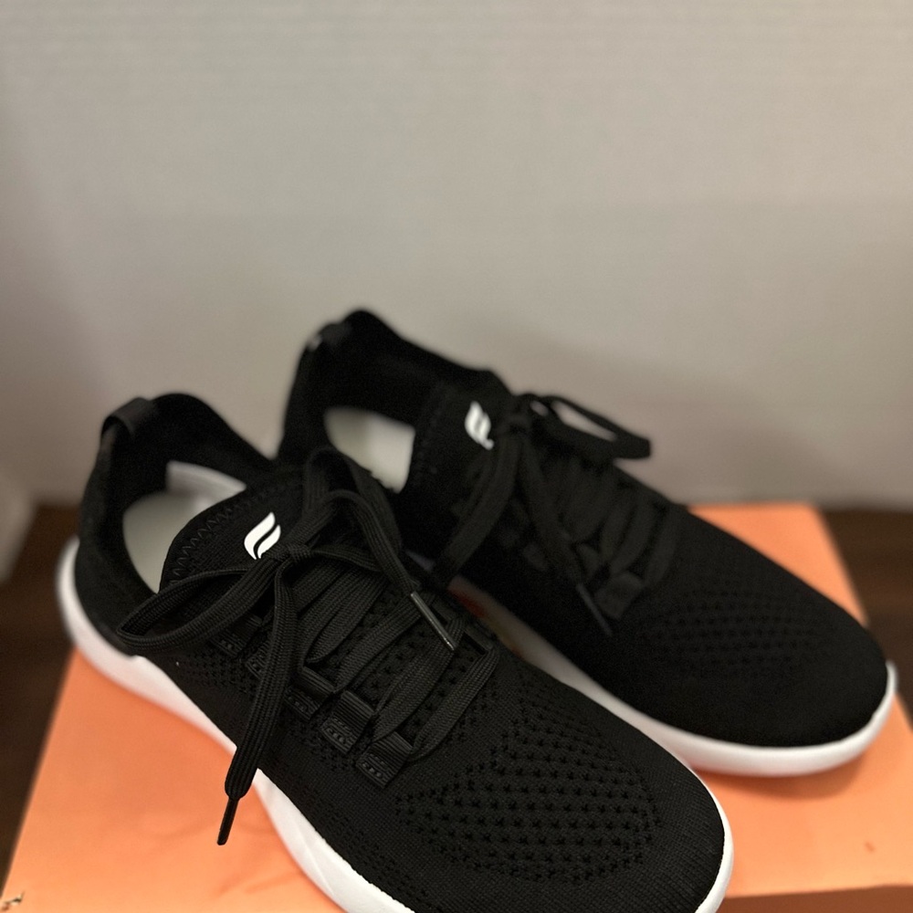 Black Athletic woman’s Shoes size 7.5